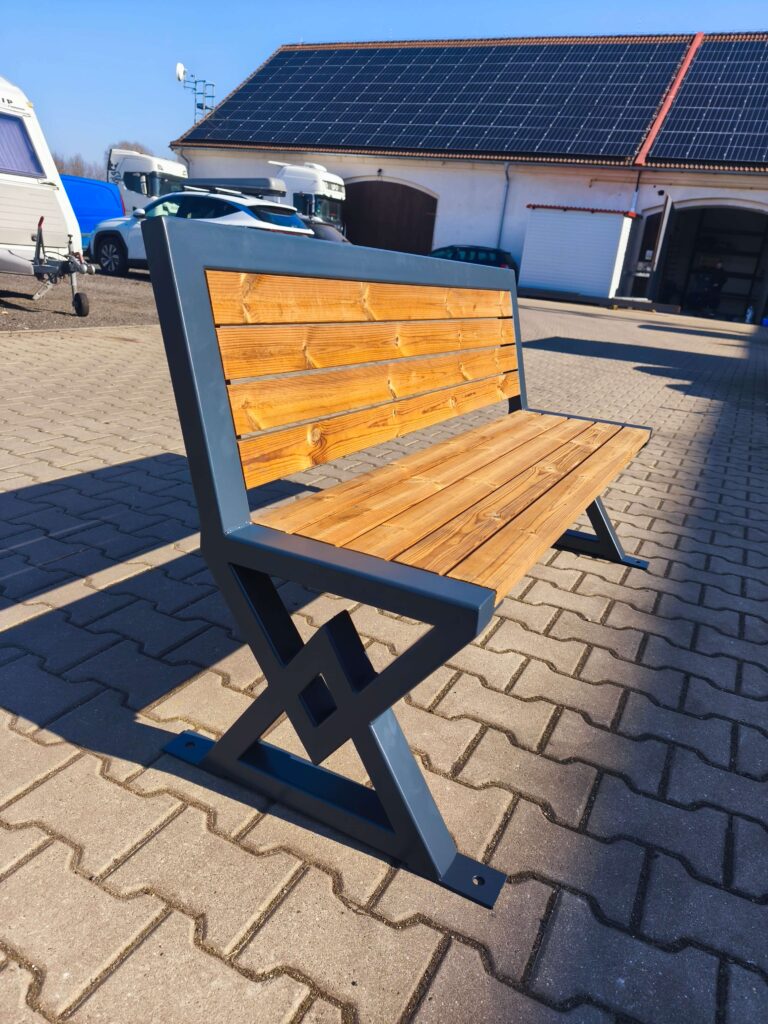 Zahradní lavička